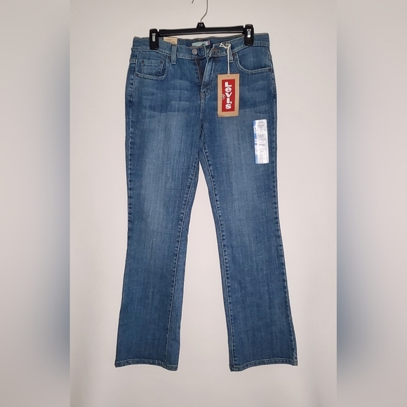 Levi's Denim - NWT Levi's Bootcut 515 Jeans- Women- Size 6 Short